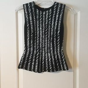 BCBG SLEEVELESS top
